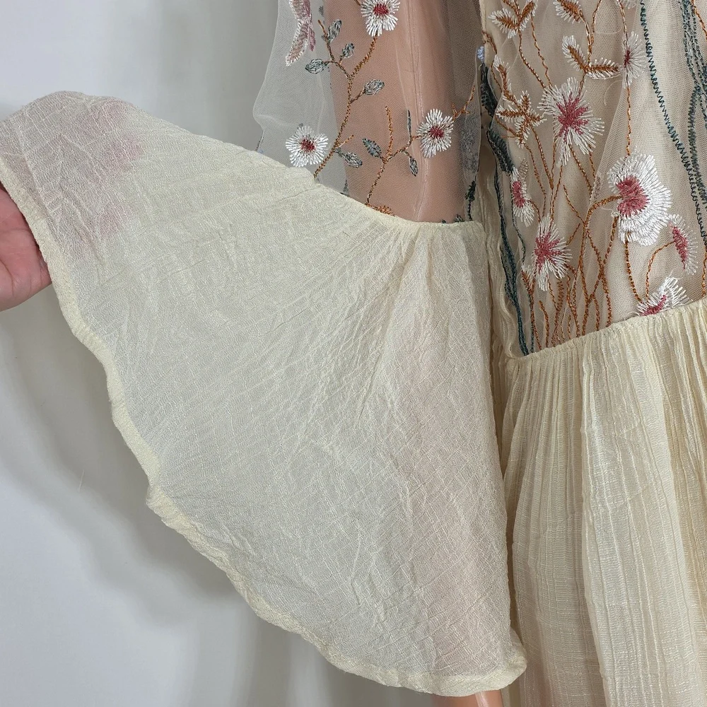 Umgee Floral Embroidered Mini Dress Bell Sleeve Beige Boho Womens Size XL - Picture 7 of 12